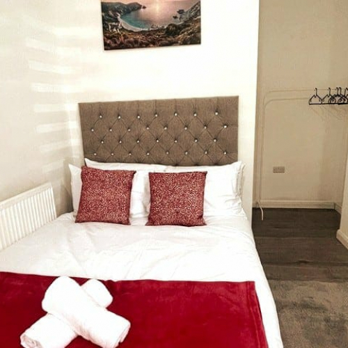Crimson apartment Room